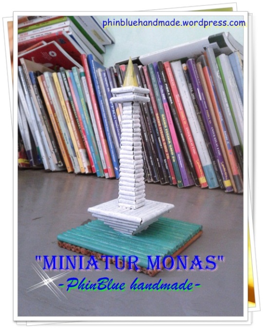 Miniatur MONAS  dari Kertas Koran CRAFT SOUVENIR DECOR